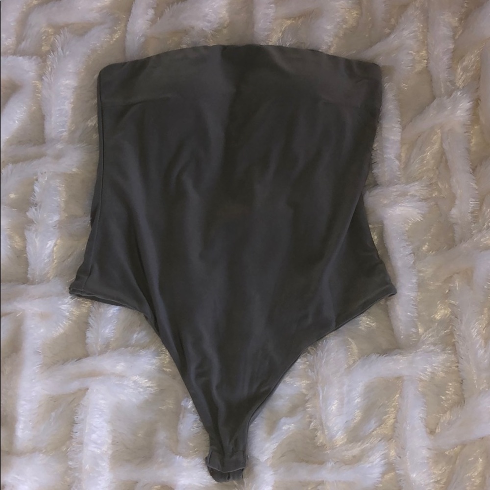 Strapless thing body suit